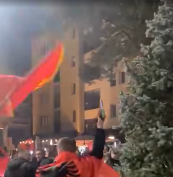 Qytetari feston golin e Manajt duke gjuajtur me armë në Prishtinë